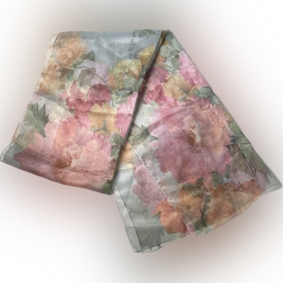 Floral lightweight scarf - Picture 2 of 8